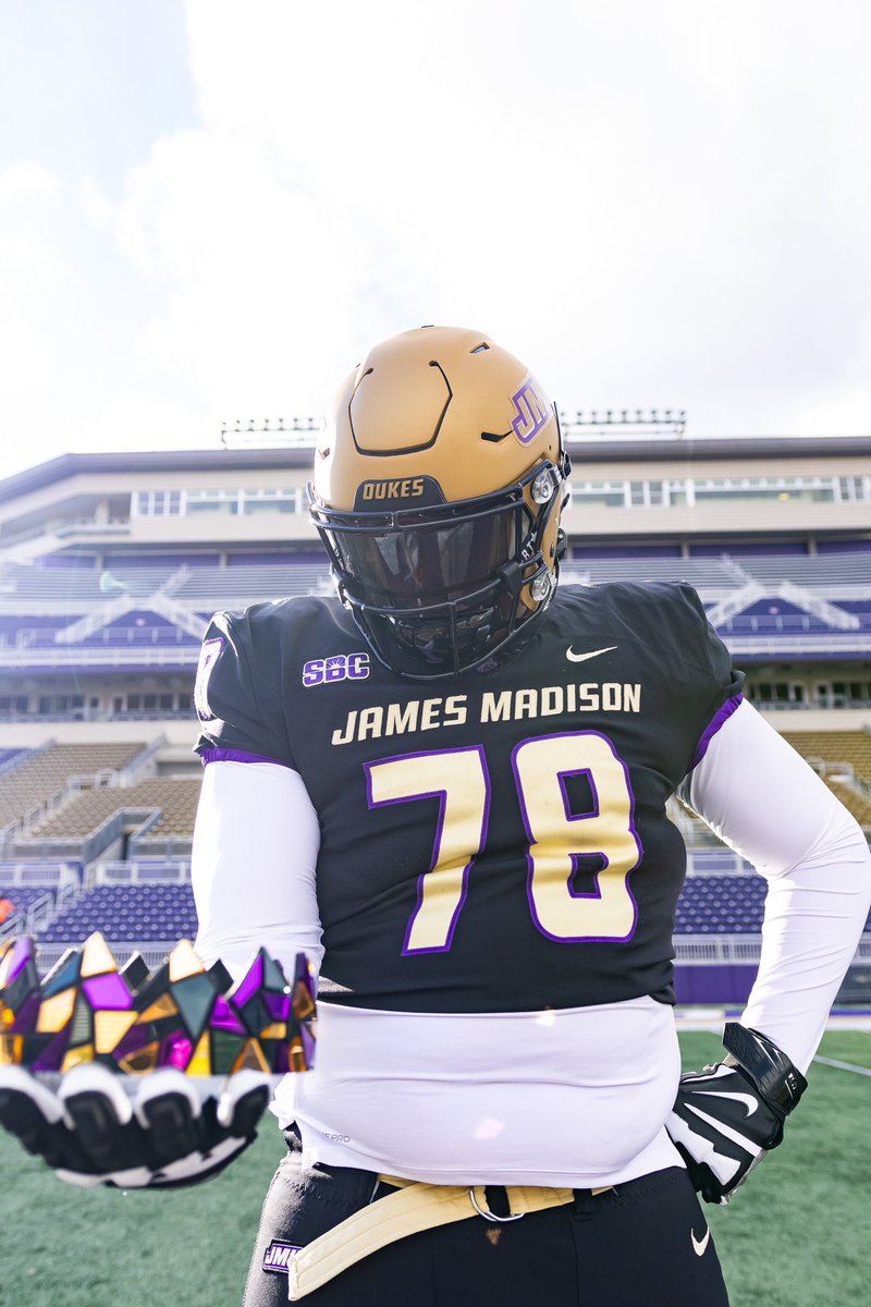 Dvilla7_'s tweet photo. Had a great time visiting JMU this weekend! @RecruitGeorgia @BGrubbs66 @BigSkippin_75 @NFHS_FB_Recruit @Coach_Smith61 @CoachBobChesney https://t.co/EaTgmKoMR9