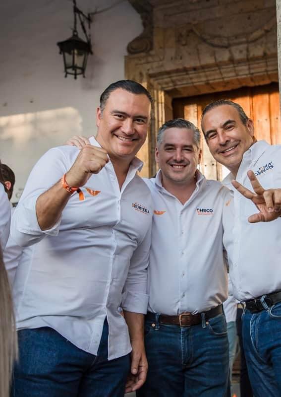 Felicito a mi amigo <a href="/ManuelHerrV/">Manuel Herrera Vega</a> con motivo de su cumpleaños; querido amigo espero que estés pasando un día espectacular! Celebrando con los seres que amas.
Abrazo fuerte y sincero.