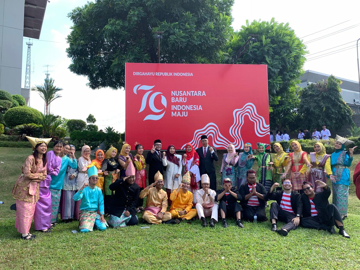cr_faperta's tweet photo. CHORUS RUSTICARUM ON BANK INDONESIA : Memperingati Hari Kemerdekaan Indonesia yang ke - 79

Full information at Blog Chorus Rusticarum:
🔗: https://t.co/QDE6FHKuBA https://t.co/Hgzjr8QX9n