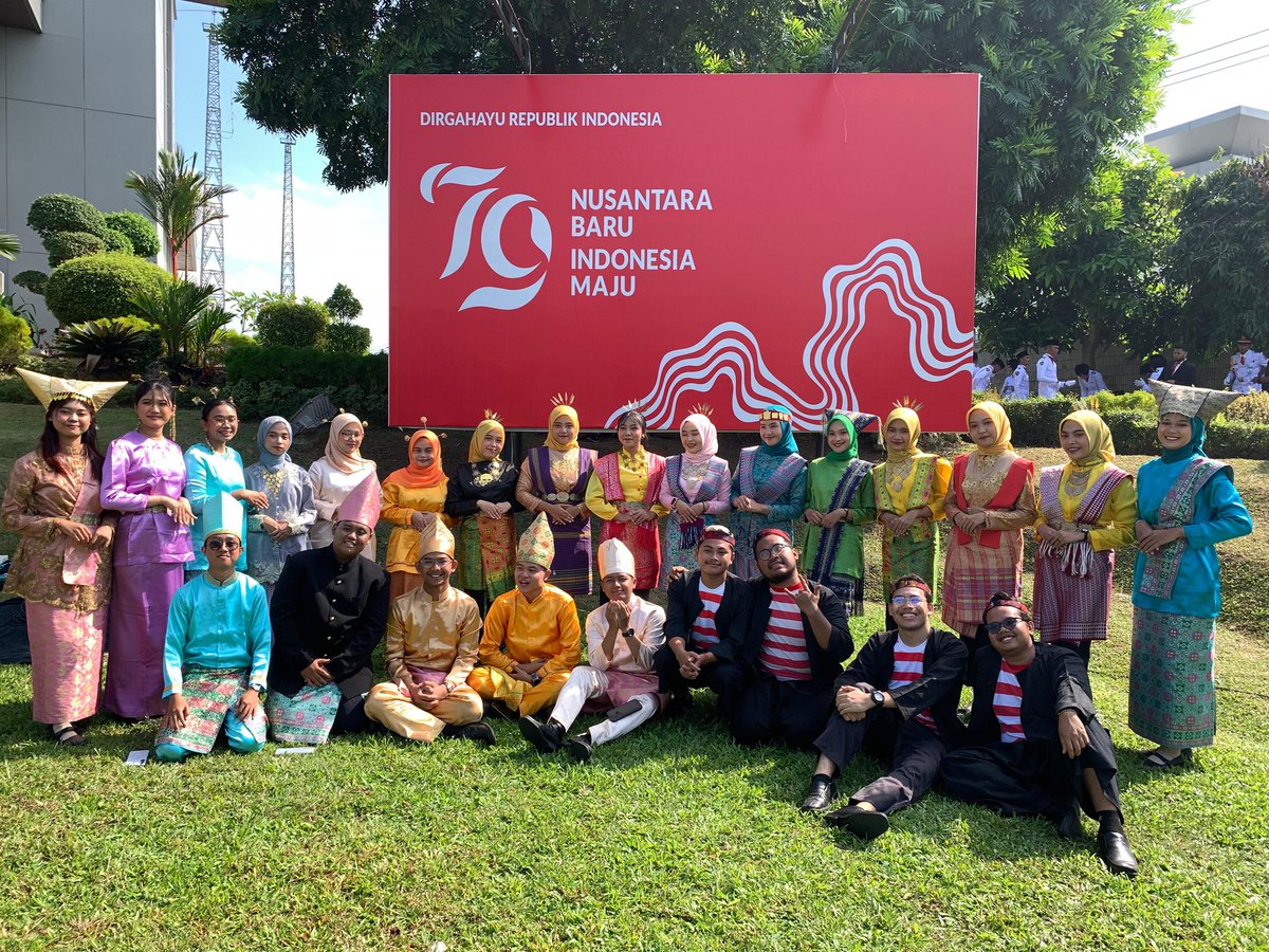 cr_faperta's tweet photo. CHORUS RUSTICARUM ON BANK INDONESIA : Memperingati Hari Kemerdekaan Indonesia yang ke - 79

Full information at Blog Chorus Rusticarum:
🔗: https://t.co/QDE6FHKuBA https://t.co/Hgzjr8QX9n