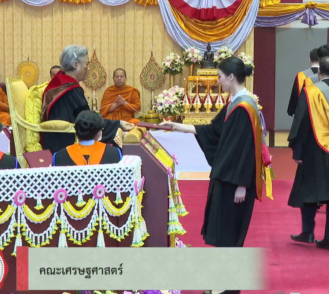 beminefame's tweet photo. สิ่งนี้ที่ฉันรอ น้องออม พี่บัณฑิตน้องออม
CONGRADUATION ORMKORN
#พี่บัณฑิตออมกรณ์นภัส https://t.co/tDGpSYLNcg