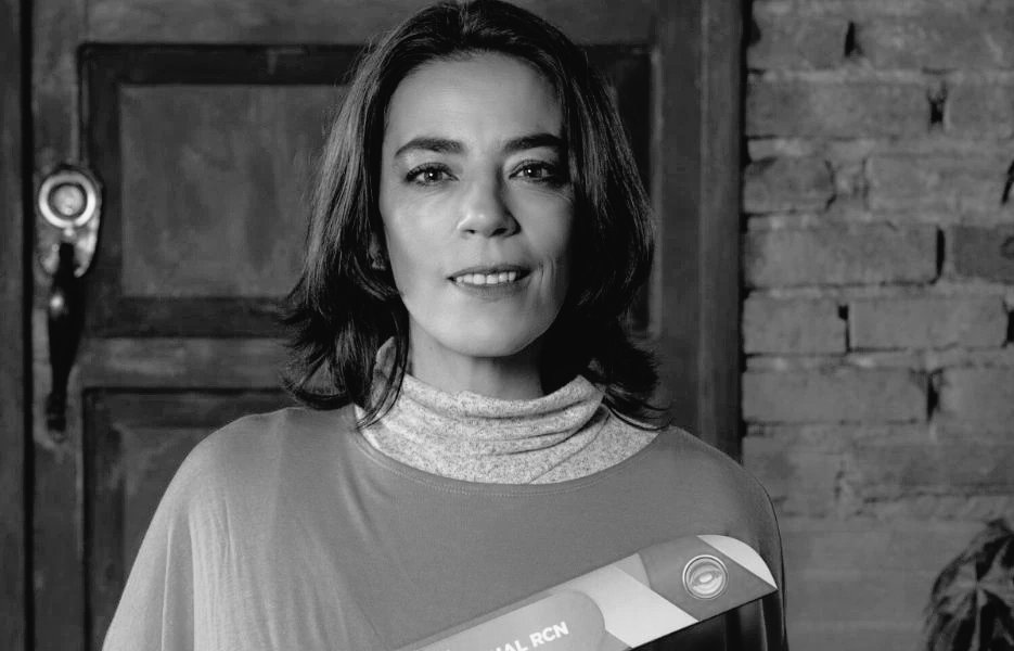 GobdelCesar's tweet photo. Sandra Reyes nos permitió a los cesarenses, como a todos los colombianos, disfrutar de su talento con cada personaje que protagonizó en la televisión nacional. Nos inspiró. 
 
Hoy nos duele su partida, pero nos queda en la memoria la enseñanza de que la pasión todo lo vence. https://t.co/eUYLii93oQ