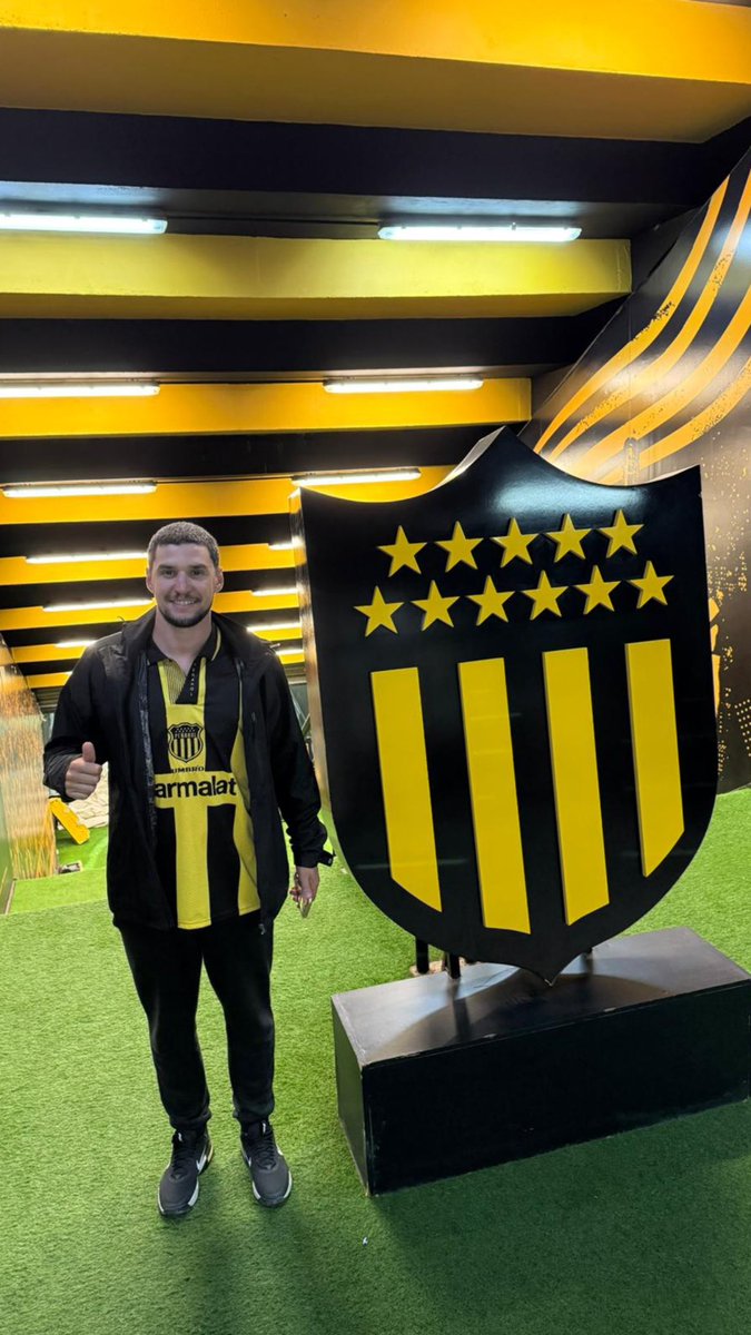 anthonyolivera3's tweet photo. Peñarol Peñarol 💛 https://t.co/U8lXsqcn2o