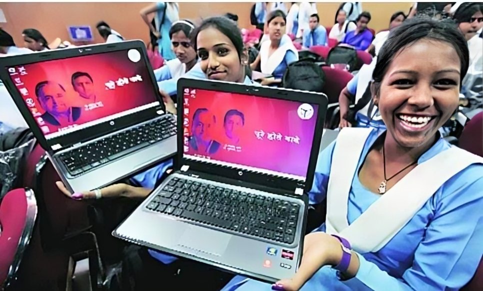 'विश्व कंप्यूटर साक्षरता दिवस' की हार्दिक शुभकामनाएं! 

समाजवादी सरकार में सबसे बड़ा लैपटॉप वितरण कार्यक्रम चलाया गया। 

समाजवादी लैपटॉप ने युवाओं के भविष्य को एक नई दिशा दी और आज भी उनके सारथी बने हुए हैं।