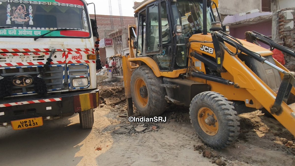 IndianSRJ's tweet image. अयोध्या राम मंदिर हेतु स्टेशन मार्ग निर्माण | Ayodhya Station Road Widening Project | Indian SRJ

Full video 👉  youtu.be/Y61Vud2hwpA

वेबसाइट पर पढ़ें : indiansrj.com/ayodhya-statio…

#Ayodhya #RamMandir #AyodhyaDevelopment #AyodhyaRoadProject #IndianSRJ