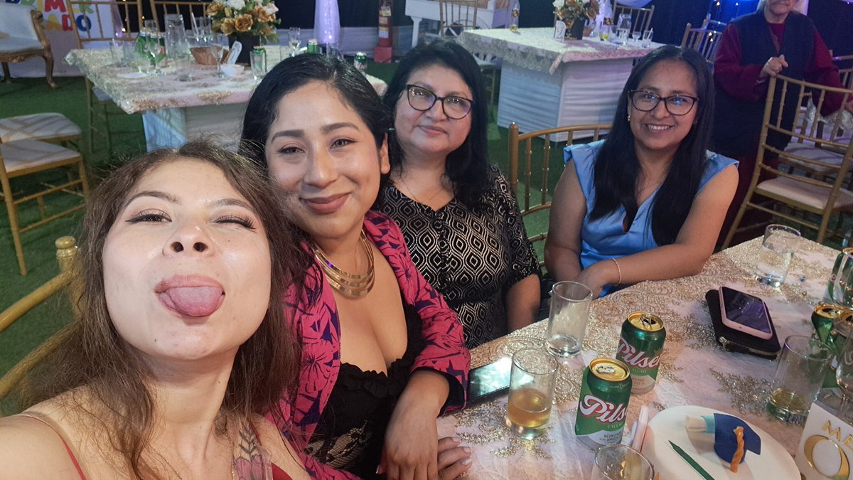 starlindaaaaa's tweet photo. Con mis bebitas 😘
#Foxis 🤪🌸💅🏻✨️🦋 https://t.co/RPZMBAvieH