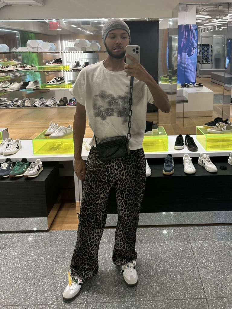 alwillis_'s tweet photo. kinda feeling like I should move to NYC 🥹 https://t.co/RY1XnQ8cOI