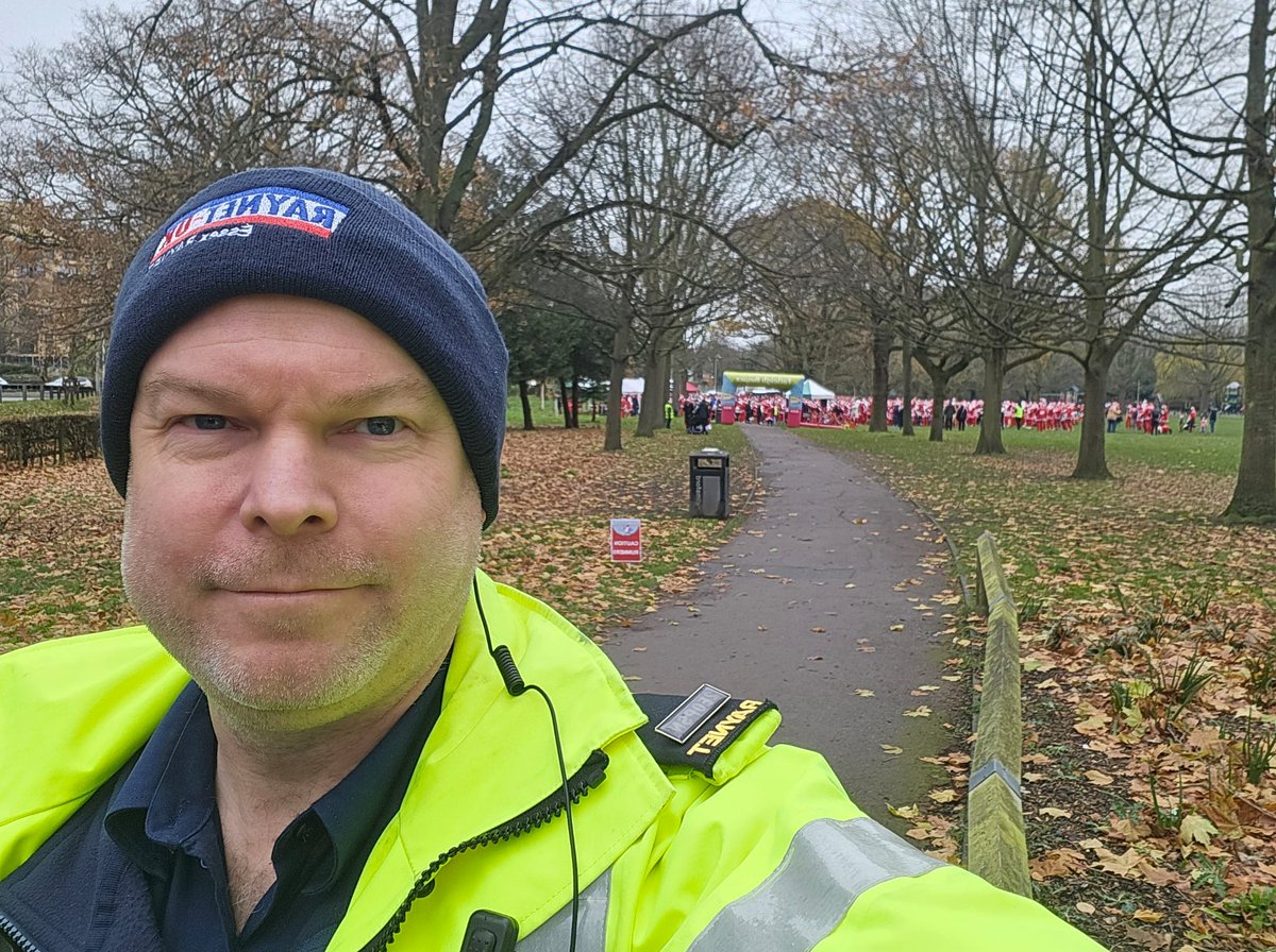 EssexRAYNET's tweet image. Essex RAYNET supported the @FarleighHospice Santa Fun Run on Sun 1st December, with Safety Radio Communications in Central Park, Chelmsford. @theRSGB @RAYNET_UK #AmateurRadio #raynet #rsgb