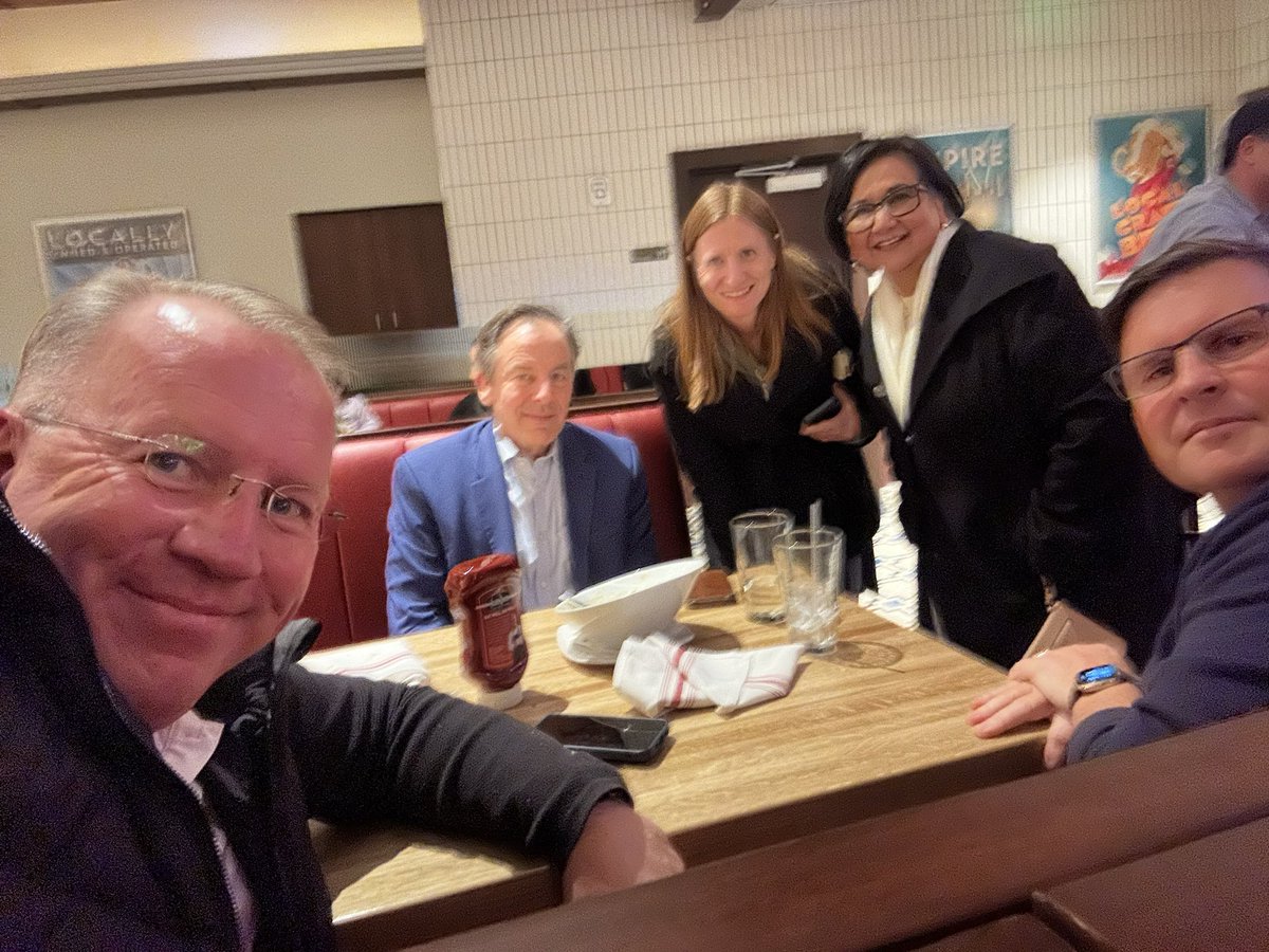 RonNehring's tweet image. Impromptu gathering of #CruzCrew @tedcruz 2016 supporters including Kansas state cochair @amanda4kansas here in Arlington VA.