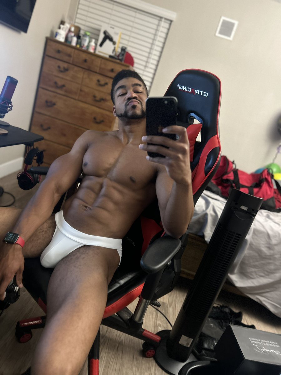 jeybkillinem's tweet photo. Hi x ☺️😘 #gay #fitness #bodybuilding #model https://t.co/7hbi2WTHQN