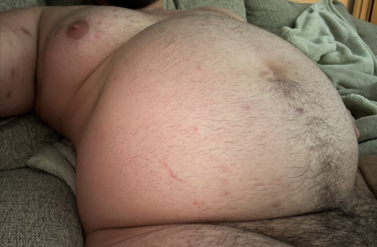 Got home from dinner and was full from all the country fried chicken and pie but remembered I had ice cream in the freezer then got horny and chugged 10 boost before I waddled my fat cheeks to bed 🥴🐷 gotta fill this belly all weekend like I said.
onlyfans.com/1411432107/bee…
