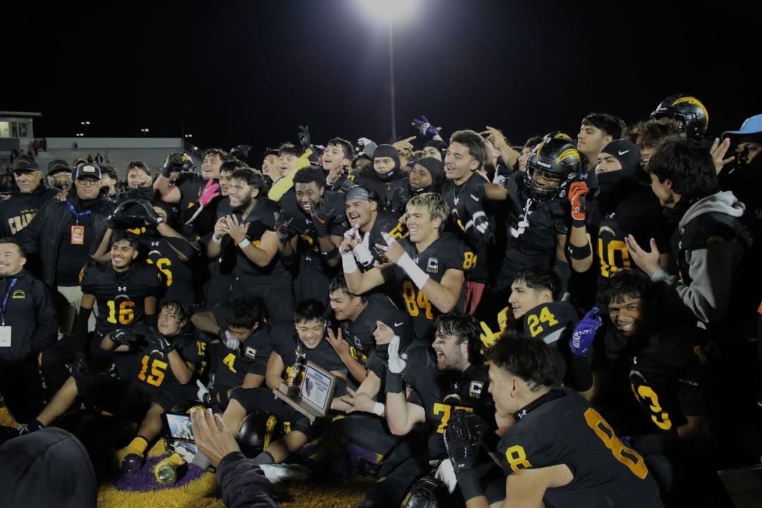 CCS D2 CHAMPS! 🏆
Great win for our team shout to my whole squad for doing they thing.
Game stats- 19 TOTAL TACKLES/207 rushing yards/ 2 TD #AGTG