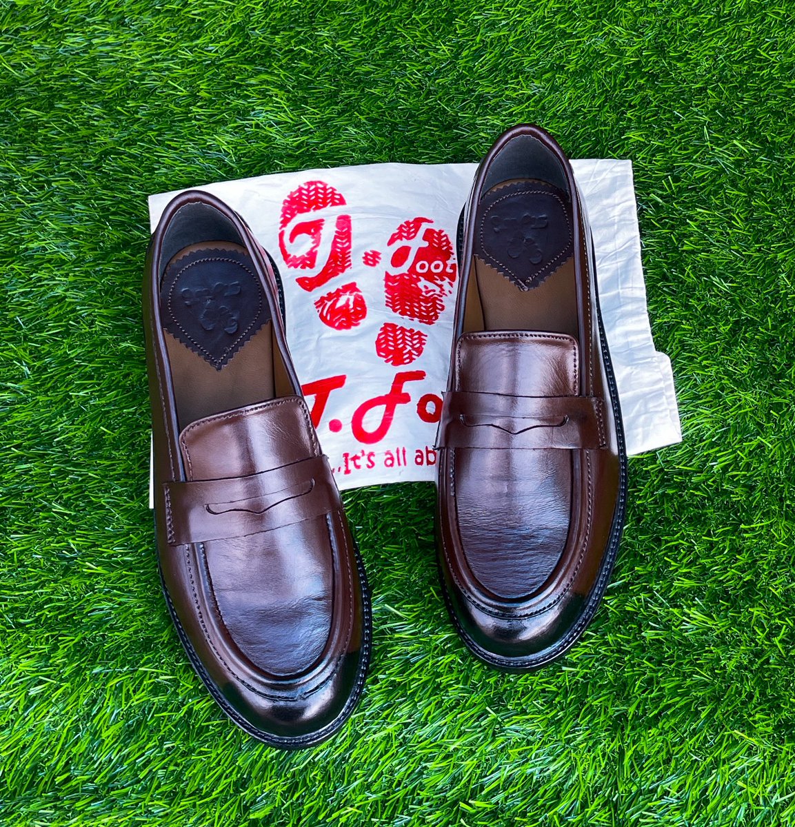 _TFooT's tweet photo. @Gilmoorre 😂😂😂

We can be your Shoemaker ✌️ https://t.co/CtFOinN8SR