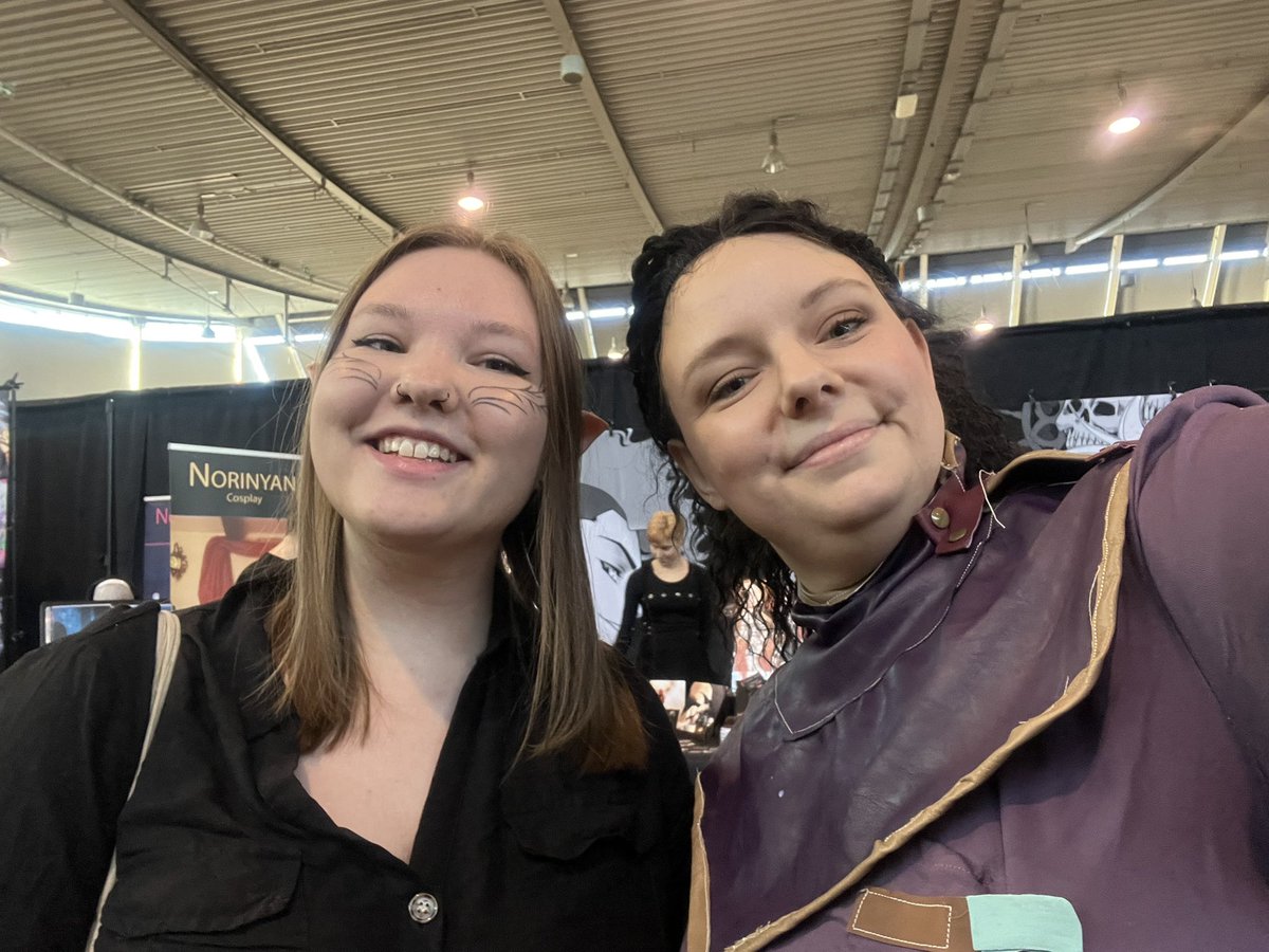 GwendolyneVB's tweet photo. I had a blast at comic con Stuttgart, but daaaaaamn, there was a clear lack of dragon age Merch. 🥲 even artist alleg had almost nothing. 😭💔
But I was took on Sunday. 🥰 mournwatch style!
#rook #DragonAgeTheVeilguard #cosplay
#convention
#ccstuttgart
#comicconstuttgart https://t.co/mcbbkMzrCR