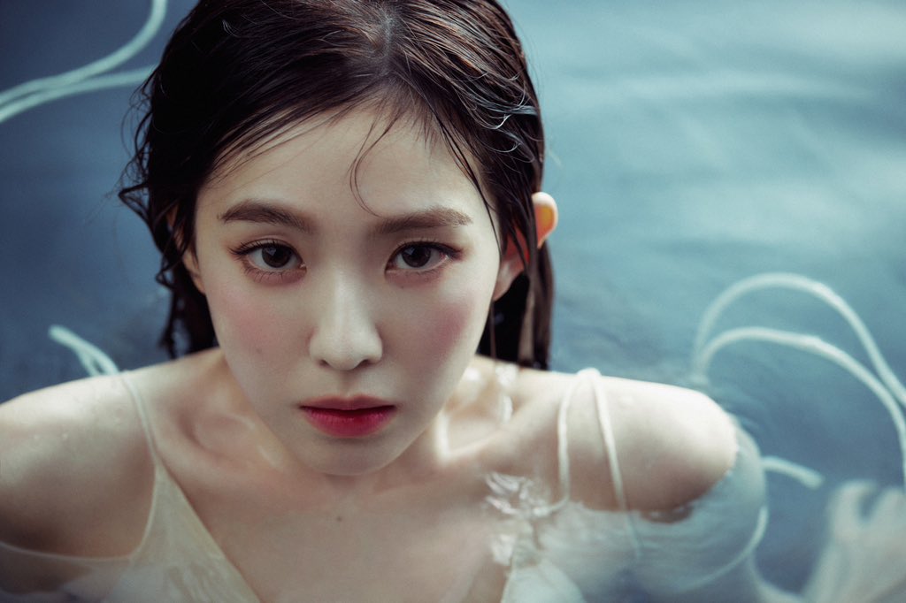 irene_global's tweet photo. Like A Flower has now sold over 300,000 copies on Hanteo, making Irene the first SM Female Soloist to do so within its first week! 🥳

#IRENE #아이린 #RedVelvet @RVsmtown https://t.co/DWkyWPHHpr