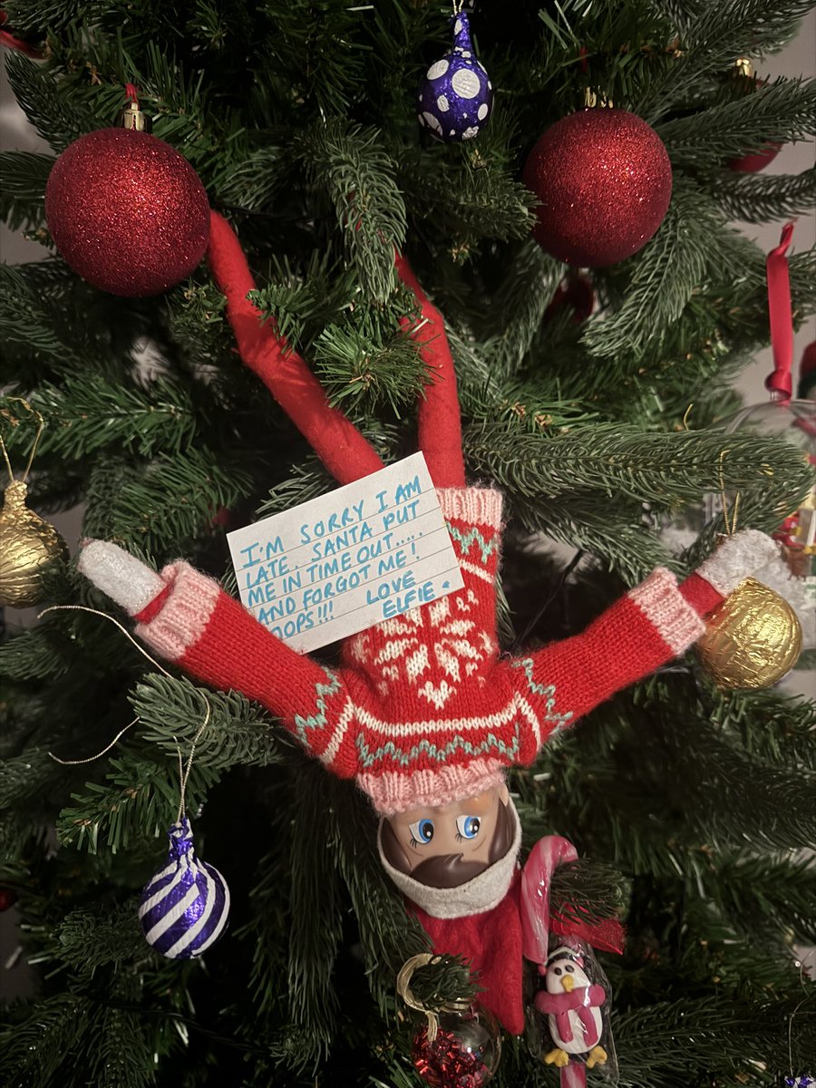 Husband had one job to do Saturday night…. Put the elf out!! He forgot…. So he arrived one day late, with a note that he was in time out and Santa forgot about him #HomeAloneMoment #ElfOnTheShelf