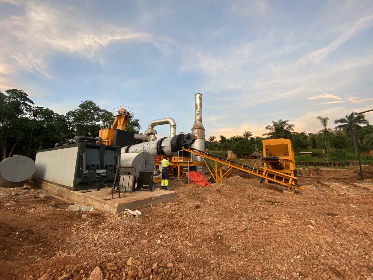 SinoroaderChina's tweet photo. Mobile drum asphalt plant purchased by Philippine customers.
Comparing with batch type, drum mix asphalt plant has less thermal loss, lower working power, no overflow, less dust flying and stable temperature control. 
If you need to order, please contact me:
+86 18903819201 https://t.co/yuN2VwRxzL