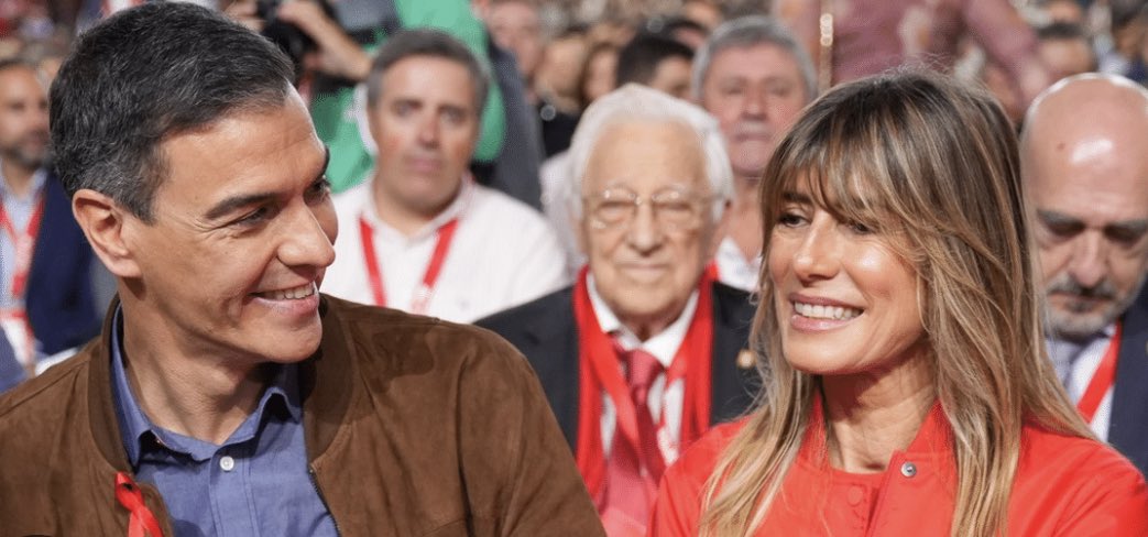Ritaalberdi's tweet photo. El facherío descompuesto y rabioso contra el Padre Ángel 😎👍🏼🌹 https://t.co/CM2uoElHSY