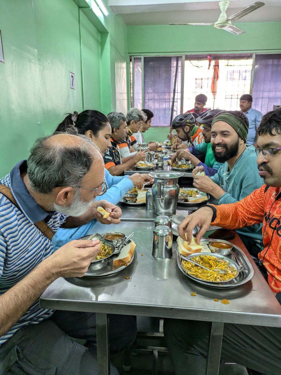 parisarpune's tweet photo. Last Sunday, 20 enthusiastic cyclists explored some oldest eateries in the peth area of #Pune! 🚴‍♀️🍽️ 

They echoed that declaring the core city a car-free zone could make a significant difference to enhance #cycling conditions and culture in the heart of Pune!
#PuneCyclePlan https://t.co/EgcCUPZSNh