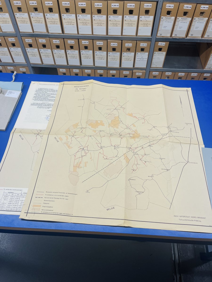 Vrijdag 29 november ontvingen we college, raad en managementteam van de Gemeente #Eersel. Uiteraard hadden we specifieke parels uit Eersel, #Vessem en #Duizel uit onze depots gelicht. Zoals de wapendiploma's van deze gemeenten en een kaart van de ontginning van De #Kempen.