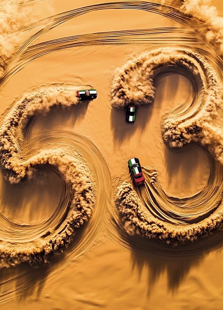 ⠀
دام عزج يا بلادي 🇦🇪
عيد أسعد شعب 🎈

حفظ الله الوطن ودام آمنًا مطمئنًا 
وحفظ الله قادتنا 🖤🤍💚♥️

#زايد_وراشد 
#اليوم_الوطني_الاماراتي_53