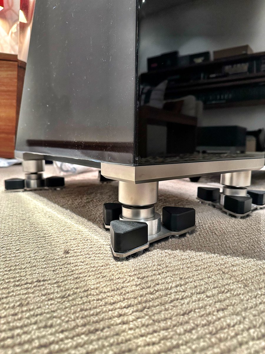 AudioVenue's tweet photo. Wellfloat Deltas under our Zellaton Plural speakers.
.
#zellaton #zellatonspeakers #zellatonpluralevo #pluralevo #wellfloat #zellatonevo #wellfloatdelta #audiophiles #audioisolation #speakerdanpers
@zellaton
@wellfloat https://t.co/dbixMnVa56