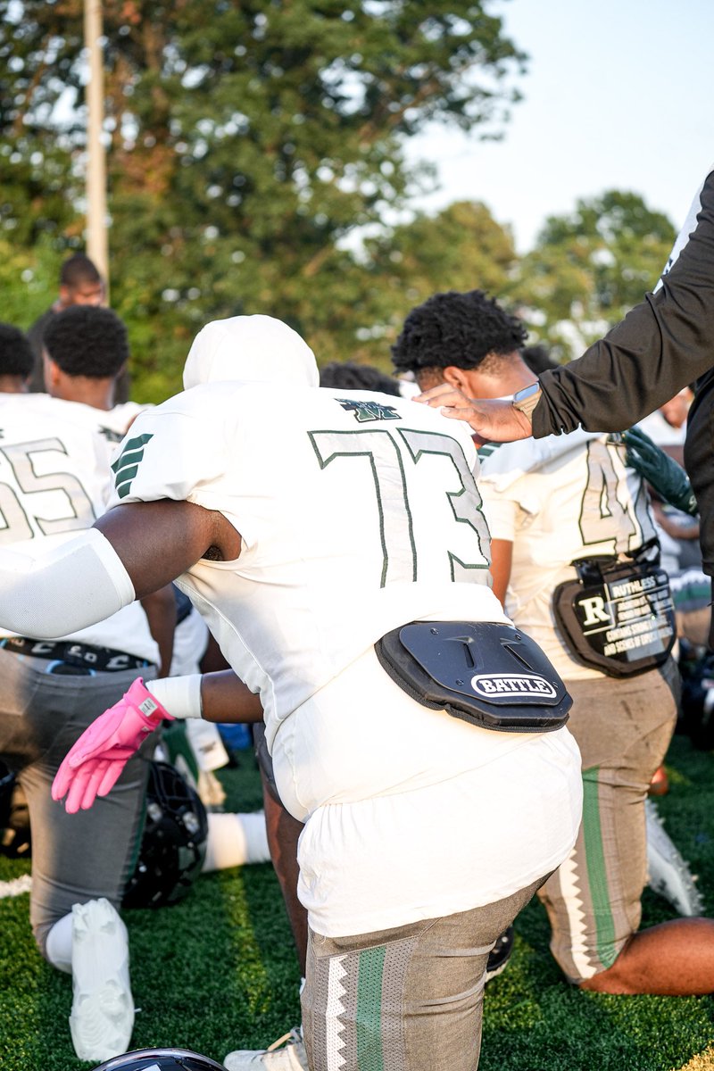 treyx2_'s tweet image. Senior season film: hudl.com/v/2QjTtT