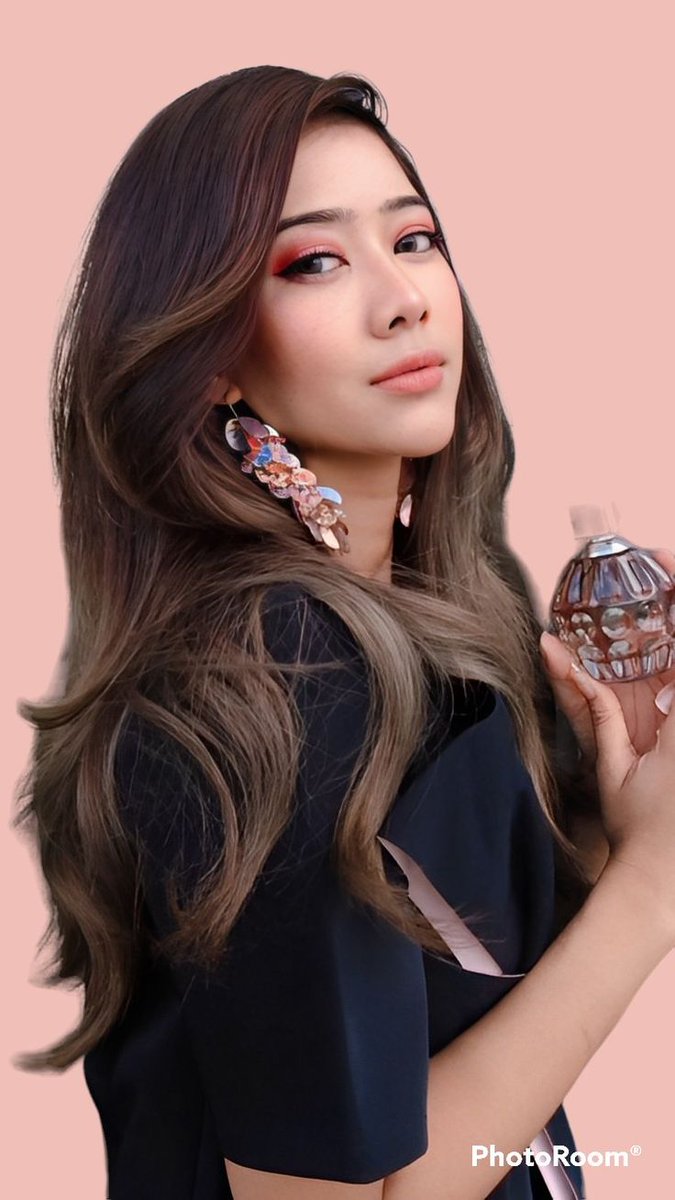 CelebrityVSCel3's tweet photo. How many LIKES for this cutie pie? @FatinAfeefa 

#FatinAfeefa https://t.co/ZNIE157G0p