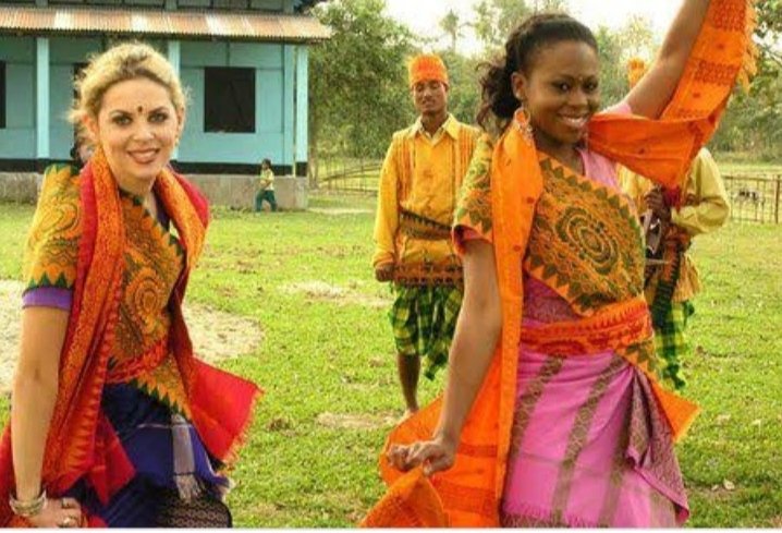DaithunDaimary's tweet photo. Foreigner girls are wearing our Bodo Traditional Dokhona.
Our bodo culture 
Our pride 
Jwi Boro Harini
Jwi aini Bodoland 
Sir 🙏🙏🙏🙏🙏🙏🙏🙏🙏🙏please do something in Bodoland. 
@narendramodi https://t.co/6uQ2T4qJ0U