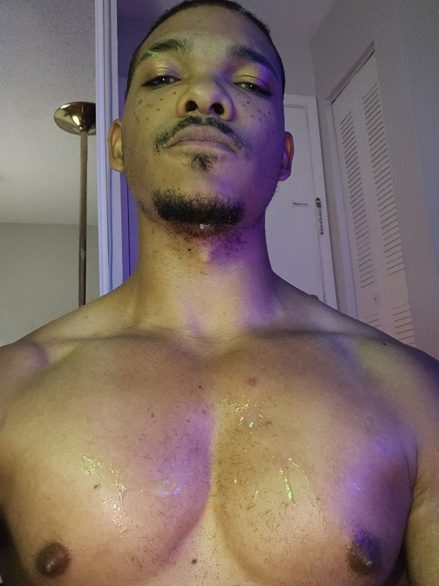 HardGaymer's tweet photo. Someone commissioned me to cum over my chest in my deku cosplay......hope he likes it. https://t.co/AWWjR0EBNt