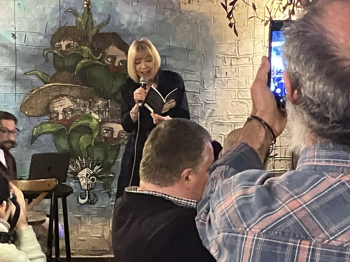 Literature Across Frontiers tweet media