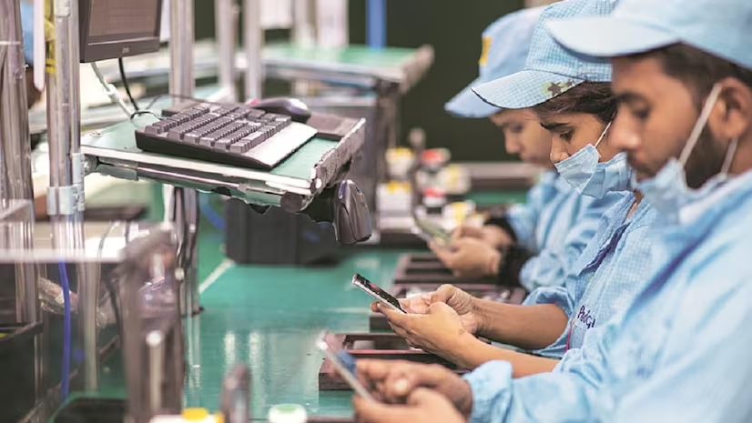 bsindia's tweet photo. #MarketsWithBS | #DixonTechnologies' stock surged 6.04% after announcing mass production of #GooglePixel smartphones with #Compal
@Nomura analysts remain bullish, projecting Dixon to capture a key share of Pixel’s #India business with a target price of Rs 18,654 and 28% CAGR in smartphone revenues by FY27
@tiwary_tanmay #markets
https://t.co/c8HzT4u8wT