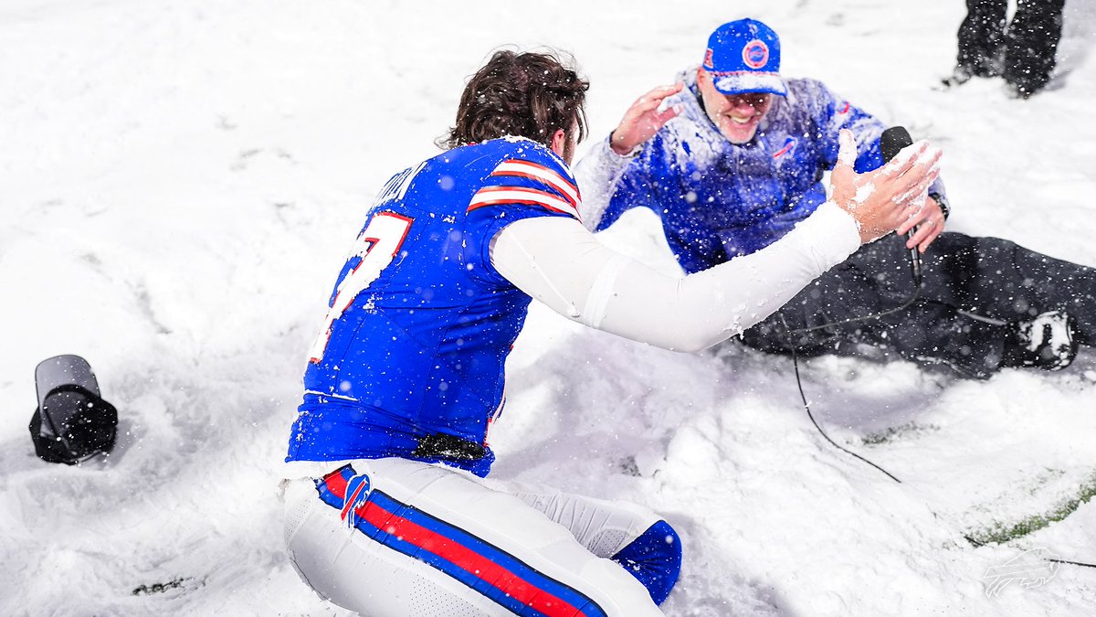BuffaloBills's tweet image. Having a good time. 😆

#GoBills | #BillsMafia
