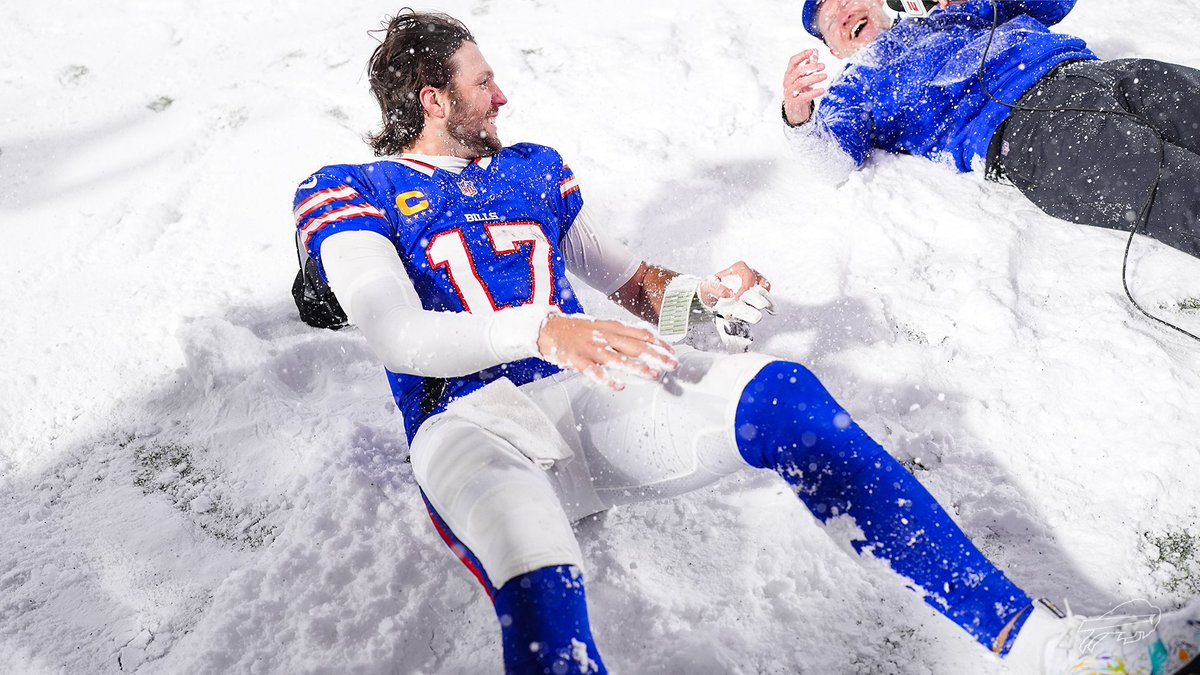 BuffaloBills's tweet image. Having a good time. 😆

#GoBills | #BillsMafia