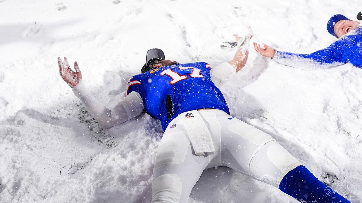 BuffaloBills's tweet image. Having a good time. 😆

#GoBills | #BillsMafia