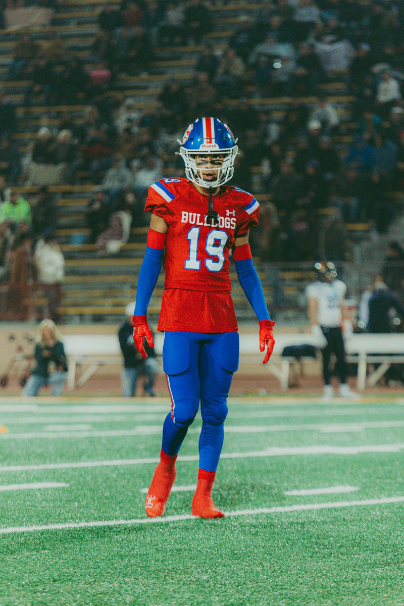 jasonhilljr_'s tweet image. Section Champs!! Love this @FolsomBulldogFB team!! Pitt up next!! #road2state