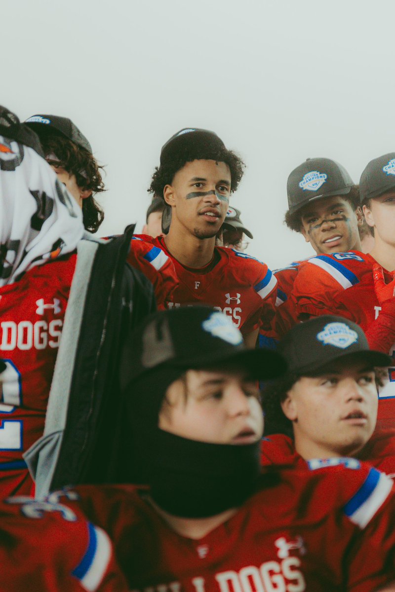 jasonhilljr_'s tweet image. Section Champs!! Love this @FolsomBulldogFB team!! Pitt up next!! #road2state