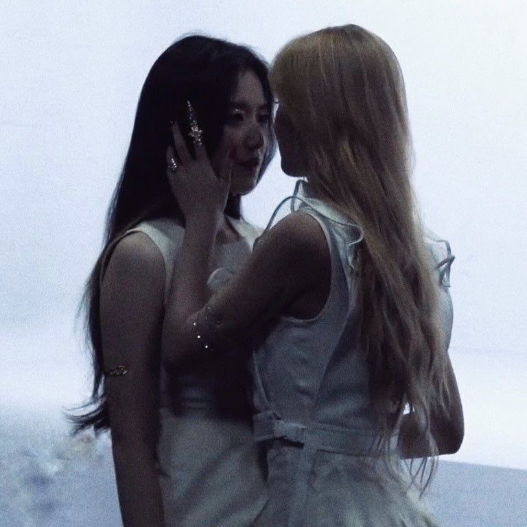 soojinsblake's tweet photo. Always #SOOSHU https://t.co/vYE4IWdbjP