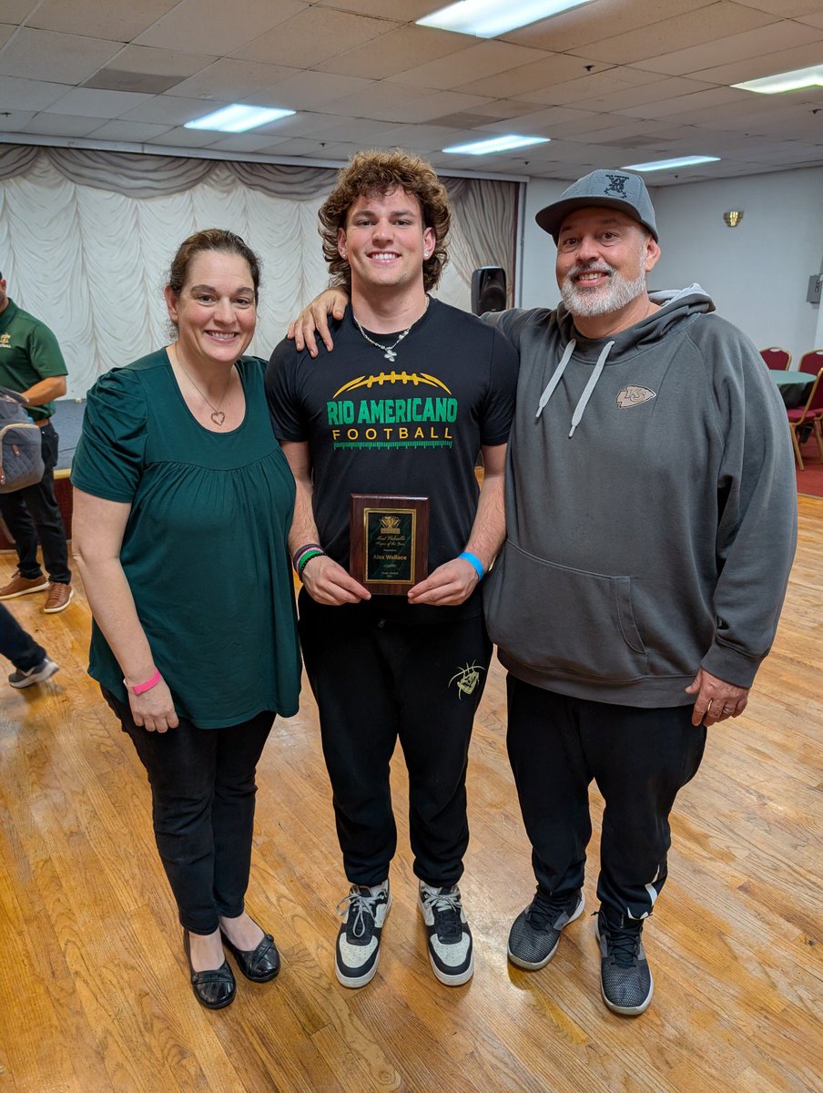 axwallace767's tweet photo. Thankful for my coaches and families support getting named as the MVP for this season. Can’t show enough appreciation and love for @RioAmericanoFB and everything this team and staff has done for me. 🙏💚💛
@87Bobbyg @CodyHighRollerr @whos_that_brown @RisterCody https://t.co/pwwzy1tCpr