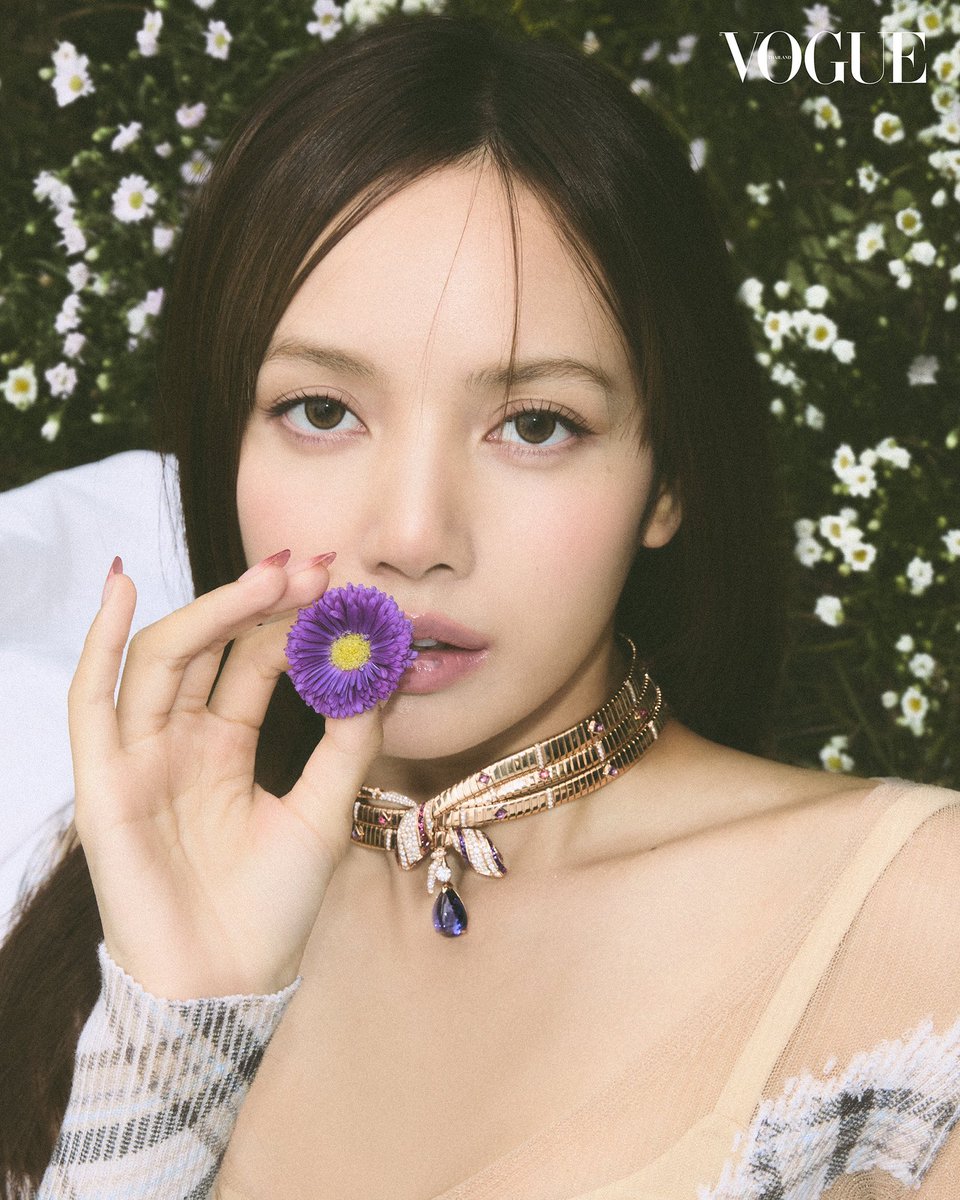 Vogue Thailand tweet media