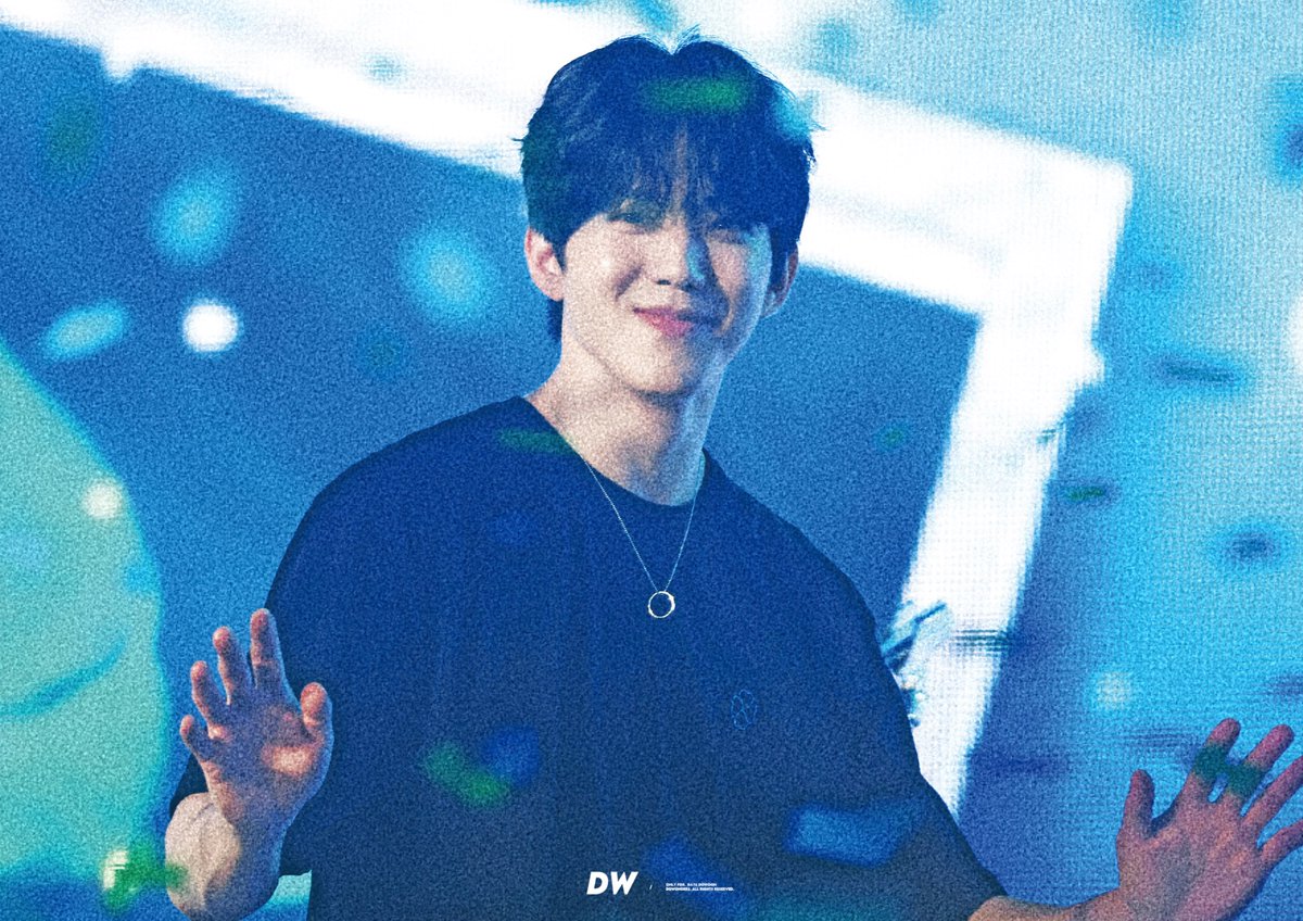 알티하시는 한 분께 아래사진 아크릴액자 보내드릴게요!
a3 사이즈구요 .. 액자에는 그레인효과/로고 없습니당
이벤트 사유: 오늘따라 도운이가 조아서
착불 비용만 부담하시면 됩니당 〰️