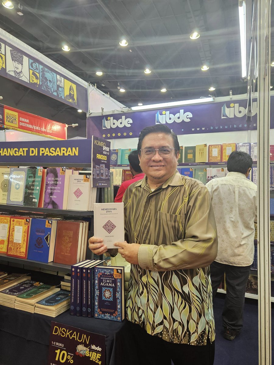 DrAliziAlias's tweet image. Baca karya tokoh besar untuk mampu menyumbang dalam membina tamadun.

"Memelihara Jiwa" karya Prof Malik Badri tentang saintis/ulama terselubung - Abu Zaid al-Balkhi.

Terjemahan @aunibnotes suntingan @DrAliziAlias  terbitan @BukuIBDE di @SIBFSelangor 

ibde.sitegiant.co/?tck=PfMCI5gG