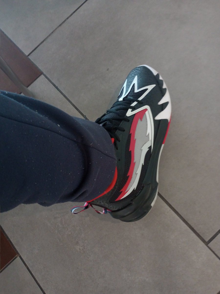ItsRell_WF's tweet photo. Just bought new shoe's #gotthatdrip
#Pumas https://t.co/QSwgyB6vQ3