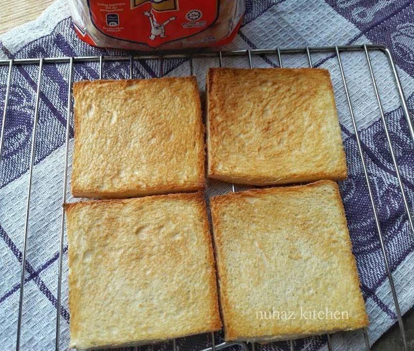 MalaysianFoods's tweet photo. Resipi Roti Bakar Ala Old Town Coffee, Guna 3 Bahan Ini🍞

✨Bahan-bahan:
Roti putih (yang dibuang tepinya)
Kaya pandan brand gardenia
Butter anchor https://t.co/hrnG1cyi3j