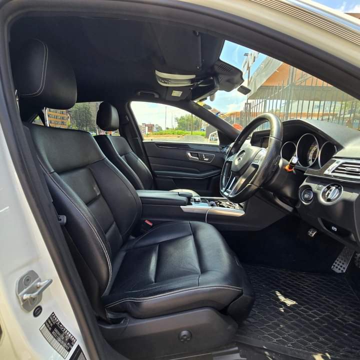 carbarnke's tweet photo. https://t.co/21Wa5AsrVm🌍🌍
2015 MERCEDES E250 AMG-LINE
Price: KES 2,899,999✅️
Finance Options Available✅️

📲📲Sales 0722 449 448

KEY SPECS:
2000cc Turbocharged Petrol Engine◼️
7 speed automatic transmission◼️
211Bhp output and 350Nm of torque◼️
Slotted front rotors◼️
AMG Inspired Body styling◼️
Rear wheel drive◼️
Black leather interior◼️
Powered seats with memory function◼️
Dual zone air conditioning◼️
Mercedes COMAND infotainment system with premium audio and aux/Bluetooth Audio Stream/DVD support◼️
Bucket styled front seats◼️
Powered, heated front seats◼️
Smart key entry◼️
Push To Start Ignition◼️
Multifunctional steering wheel◼️
Electronic stability program◼️
Front/curtain/rear and knee Airbags(for driver)◼️
PRE SAFE(detects risky driving patterns and activates precautionary measures to protect the vehicles occupants)◾️
Driver attention assist◼️

#Mercedes #benz #mercedesbenz #e250 #w212 #carbarn