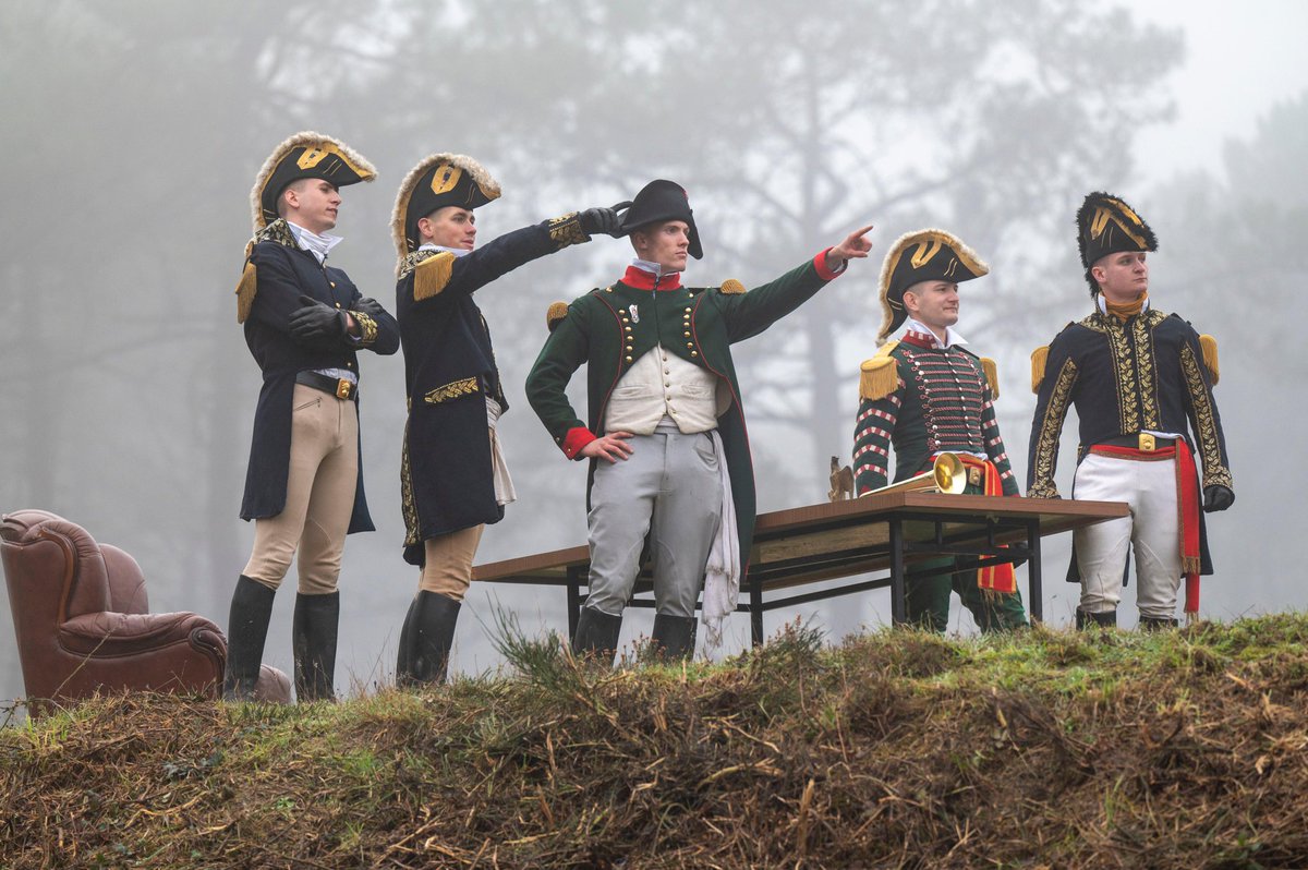 "Il vous suffira de dire : j'étais à la bataille d'Austerlitz, pour qu'on réponde : voilà un brave !" - Napoléon Bonaparte 
[ 2S 219 ]
Chic à Cyr !