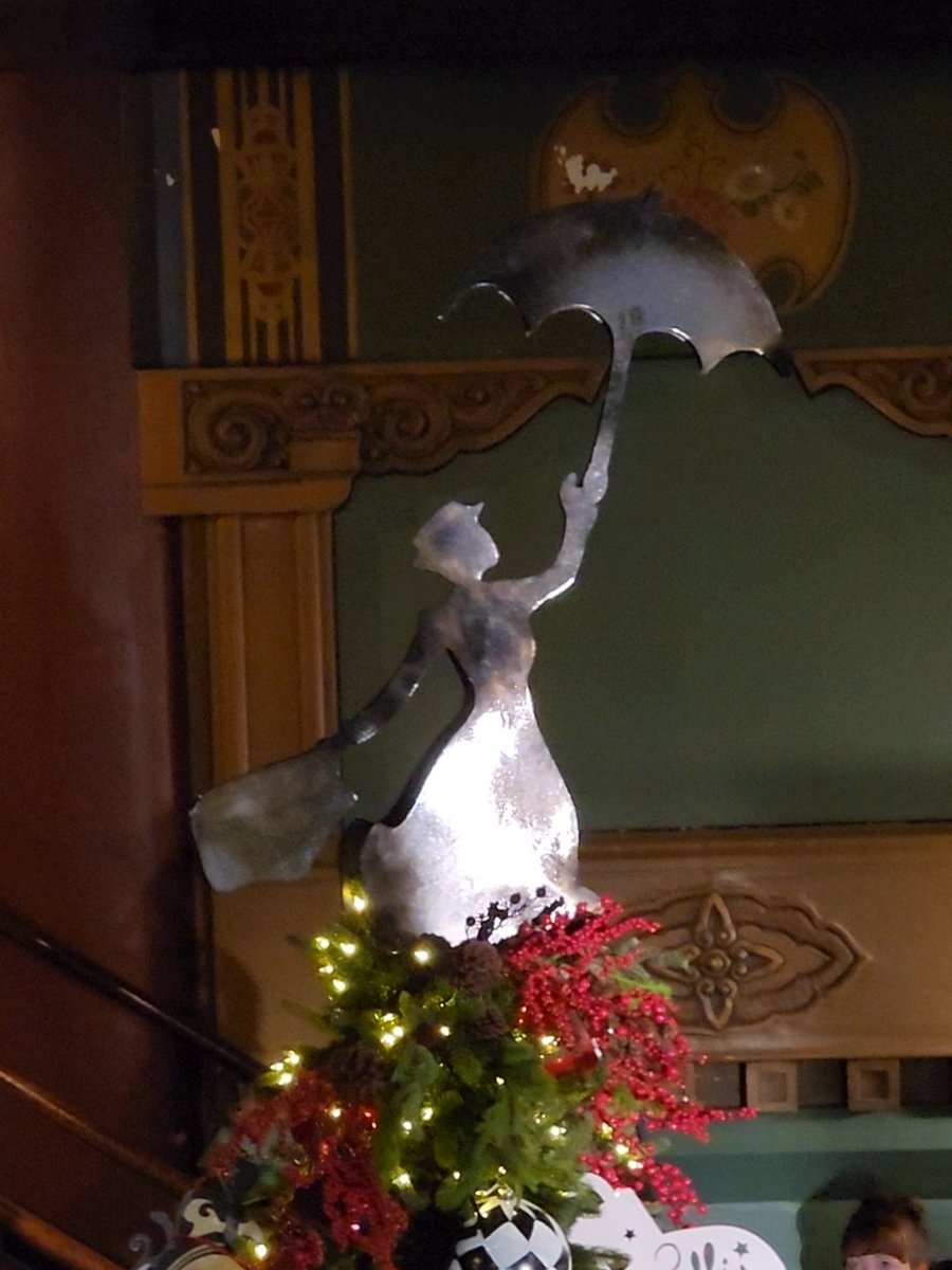 Happy #openingNight to <a href="/Disney/">Disney</a> &amp; <a href="/CamMackLtd/">CameronMackintoshLtd</a>'s "Mary Poppins" #musical at <a href="/5thAveTheatre/">5th Avenue Theatre</a>. On stage till 12/26/24. Keep your eyes peeled for my full review!

5thavenue.org/shows/2024-25/…

#showsiveseen #theatre #maryPoppins #Disney #Supercalifragilisticexpialidocious