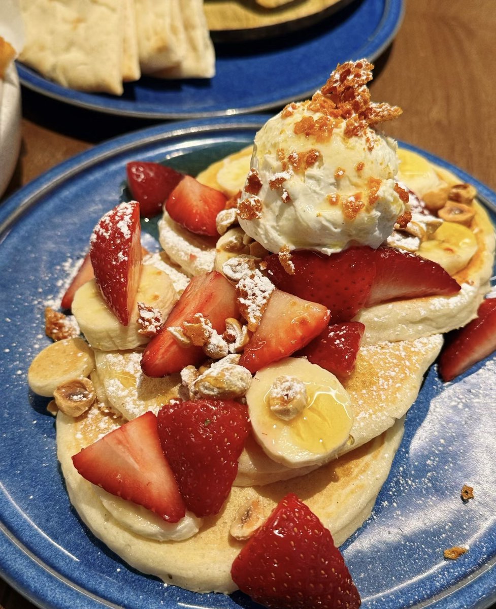 Little Collins
New York's most popular Brunch, pancake with bananas, strawberries, hazelnuts too delicious. French toast must order,Toast coated with cereal is so rich!🫶