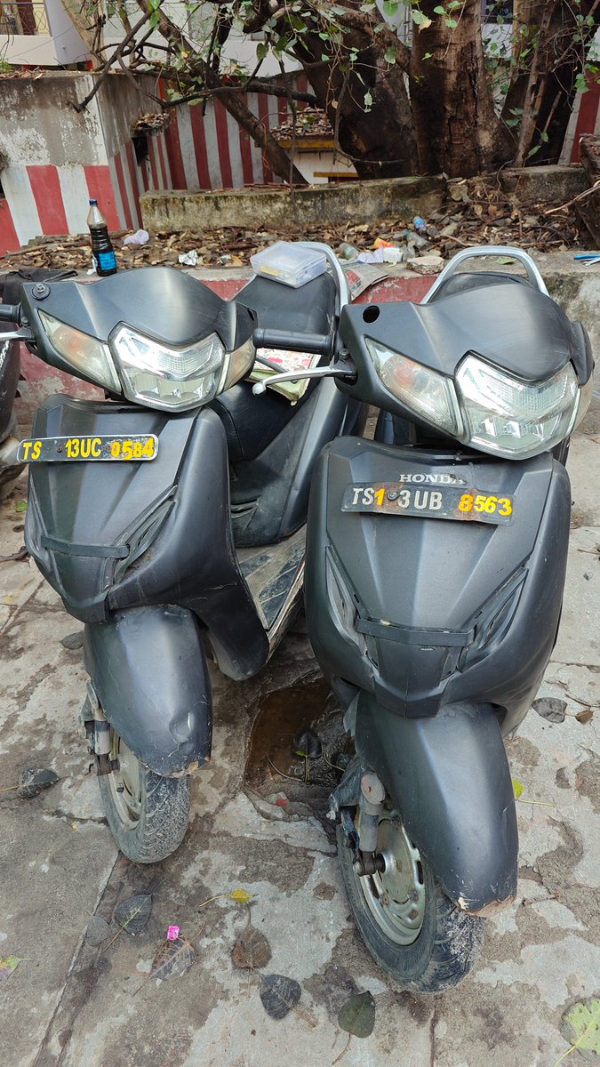 hareeshapm's tweet photo. Just wanna share my experience with 
@OnnBikes
. Never book any two wheeler from them. Especially if they are giving an offer. Their fleet is completely damaged and not fit for Roads. Requesting 
@hydcitypolice
 
@cyberabadpolice
 to take necessary action against them. https://t.co/ltQsWb0aKM