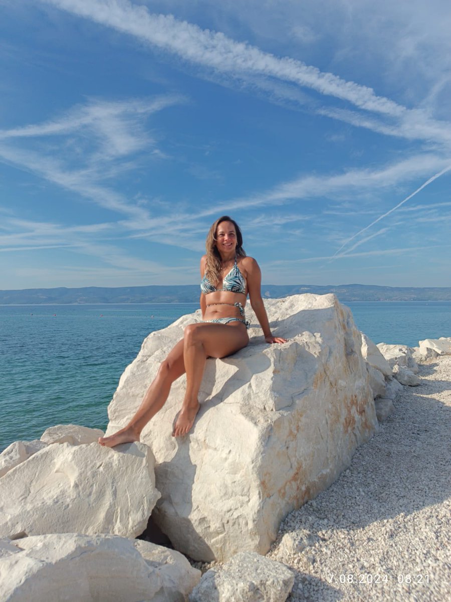 MartaPawowicz1's tweet photo. @jack__sparrow5 Moje najlepsze zdjęcie z plaży 🏖️
Zrobione przez męża.
#SBZT 🤭
Pozdrawiam ☺️ https://t.co/6v29lPuLdt